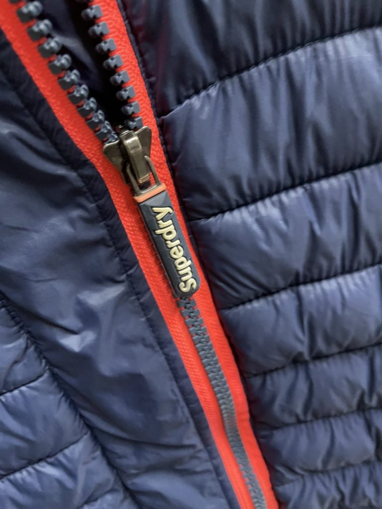 衣物氧化 衣物清洗風險 衣物清洗問題 洗壞衣服 洗衣店洗壞衣服 衣服被洗壞了 高雄染色處理 高雄污漬處理 御用專業台南洗衣店|免出門專人到府收送送洗服務|懶人推薦洗衣